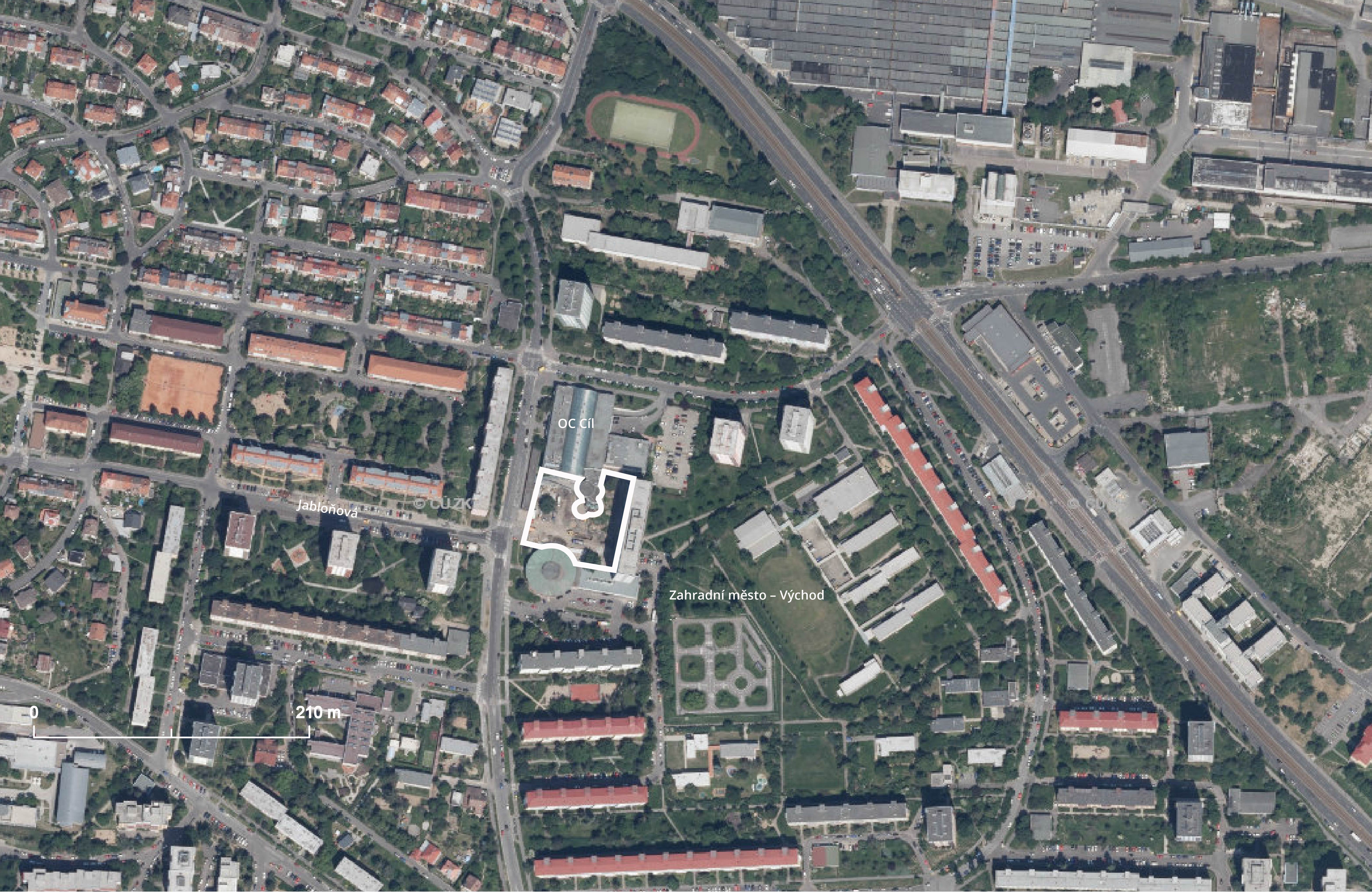 Revitalizace veřejného prostranství před OC Cíl