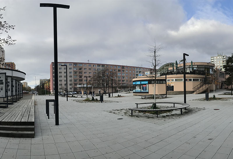 Revitalizace veřejného prostranství před OC Cíl