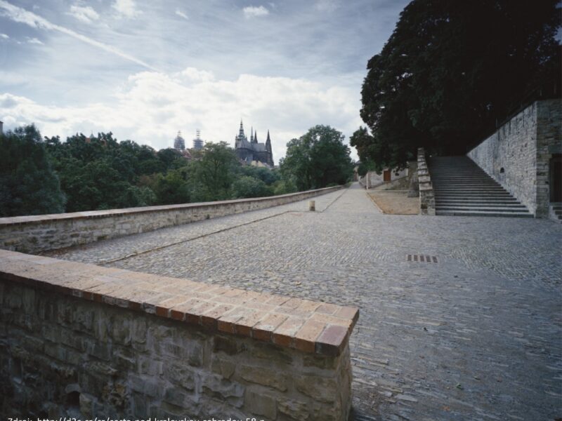 Cesta pod Královskou zahradou