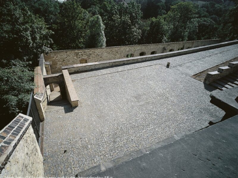 Cesta pod Královskou zahradou