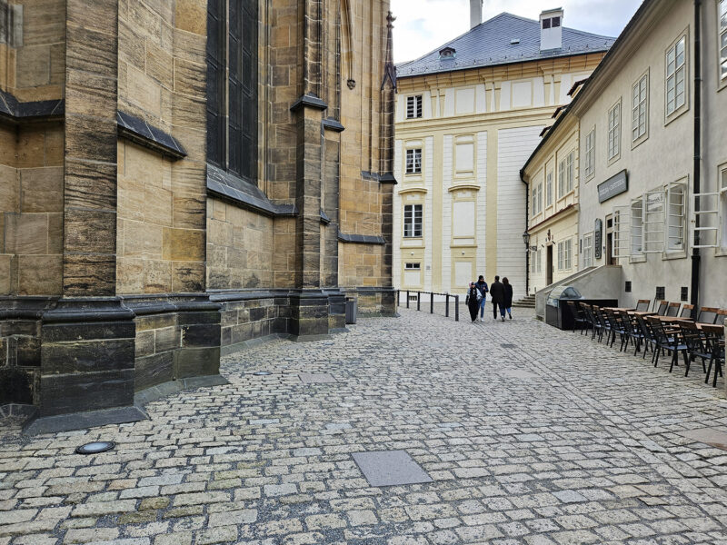 Rekonstrukce náměstí U Sv. Jiří a Vikářské ulice
